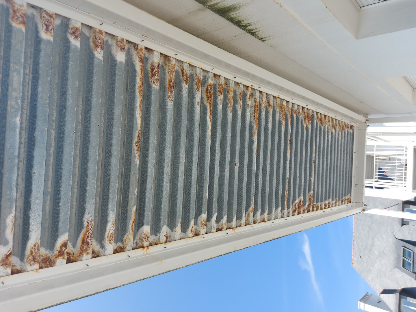 Corrosion d'un plancher collaborant non adapté à une atmosphère saline, en seulement 3 ans
